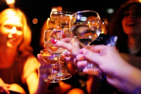 Barcelona: Limousinenfahrt mit Getränken und Eintritt in einen NachtclubVip Nachtleben Limo Event