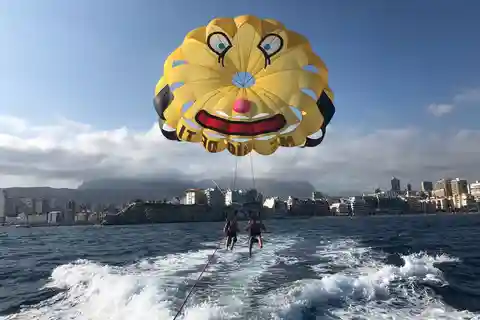 Benidorm: Parasailing-boottocht met uitzicht op de Costa Blanca