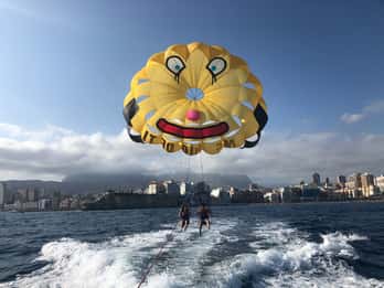 Benidorm: giro in barca in parasailing con vista sulla Costa Blanca