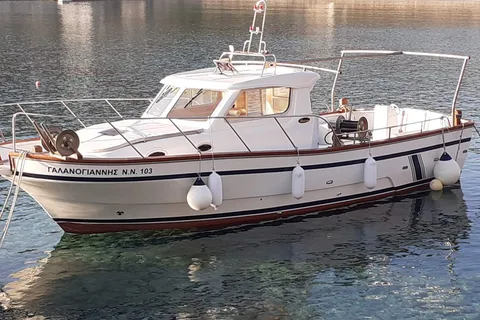 Naxos : Excursion privée en bateau de pêche avec repas frais à bord