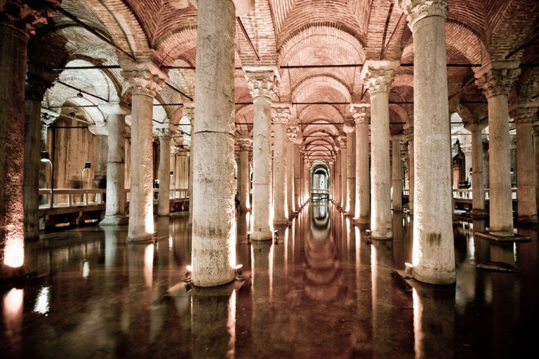 Estambul: Entrada a la Cisterna de la Basílica y Visita al Gran Bazar