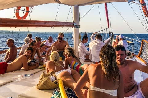 Rhodos Stadt: Bootsfahrt bei Sonnenuntergang mit Getränken und SnacksRhodos Stadt: Abendliche Bootsfahrt mit Badestopps
