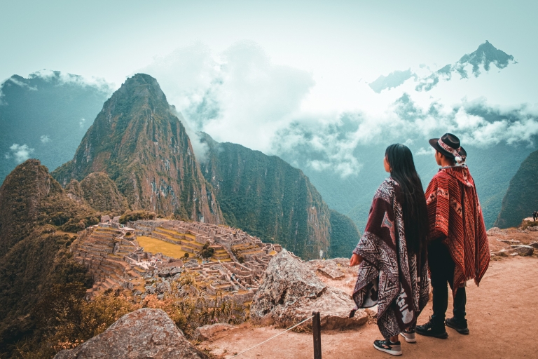 Machu Picchu : Circuit de 2 jours en petit groupe au départ de CuscoFacultatif le 1er jour : visite de Maras - Moray et des mines de sel