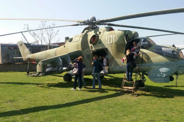 Plovdiv: gita di un giorno al monumento Buzludzha e al museo dell&#039;aviazioneTour a Buzludzha e The Might of the East Block aviation