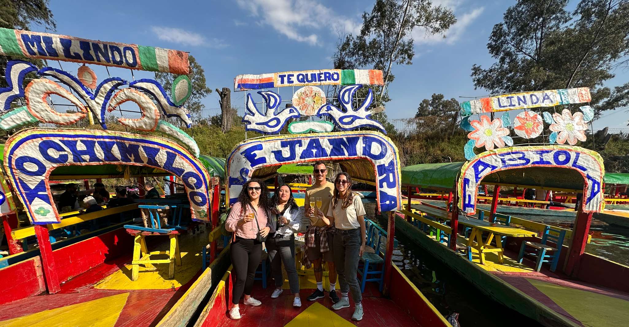 Città del Messico, Xochimilco Giro in barca con pranzo e bevande - Hizvo