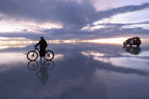 Uyuni : Une journée de vélo dans les salines d'Uyuni.