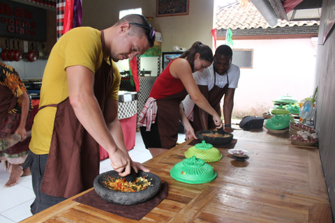 Ubud: Balinesisk matlagningskurs och marknadstur med transfer