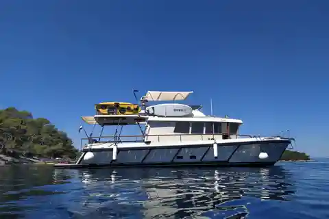 Dall'isola di Korcula: gita di un giorno in yacht sull'isola di Mljet con pranzo