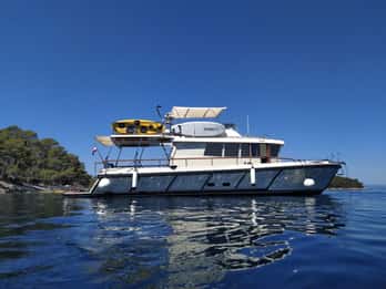Van het eiland Korcula: dagtrip met jacht op het eiland Mljet met lunch