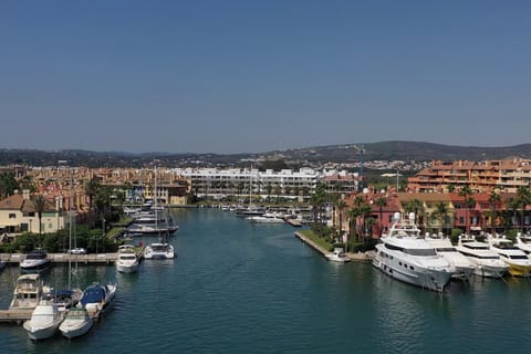 Sotogrande: giro in barca attraverso La Alcaidesa e Cala Sardina