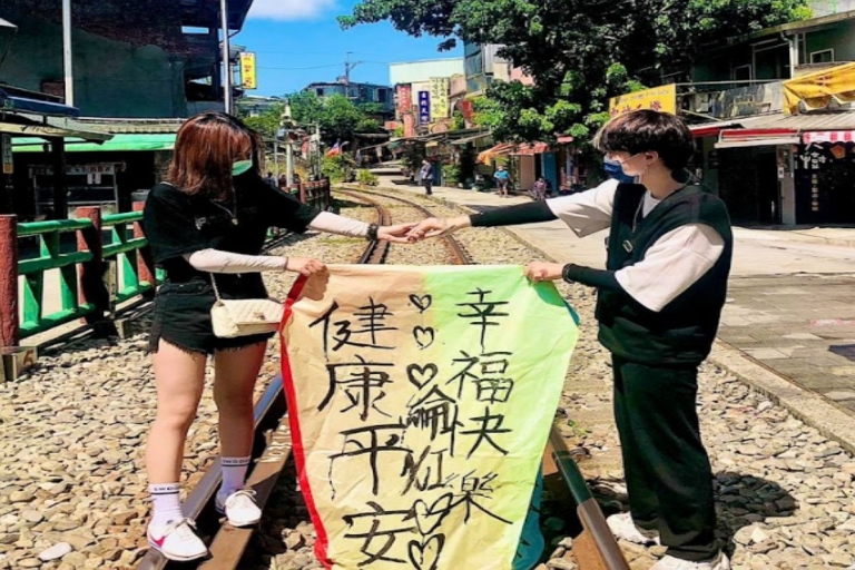 New Taipei: Shifen Pingxi HimmelslaterneEine Himmelslaterne erleben