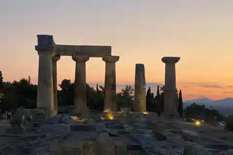 Desde Atenas: Visita Privada Nocturna de Medio Día a la Antigua Corinto