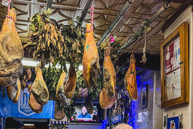 Porto: Walking Dinner Tour with Family-Owned Restaurants