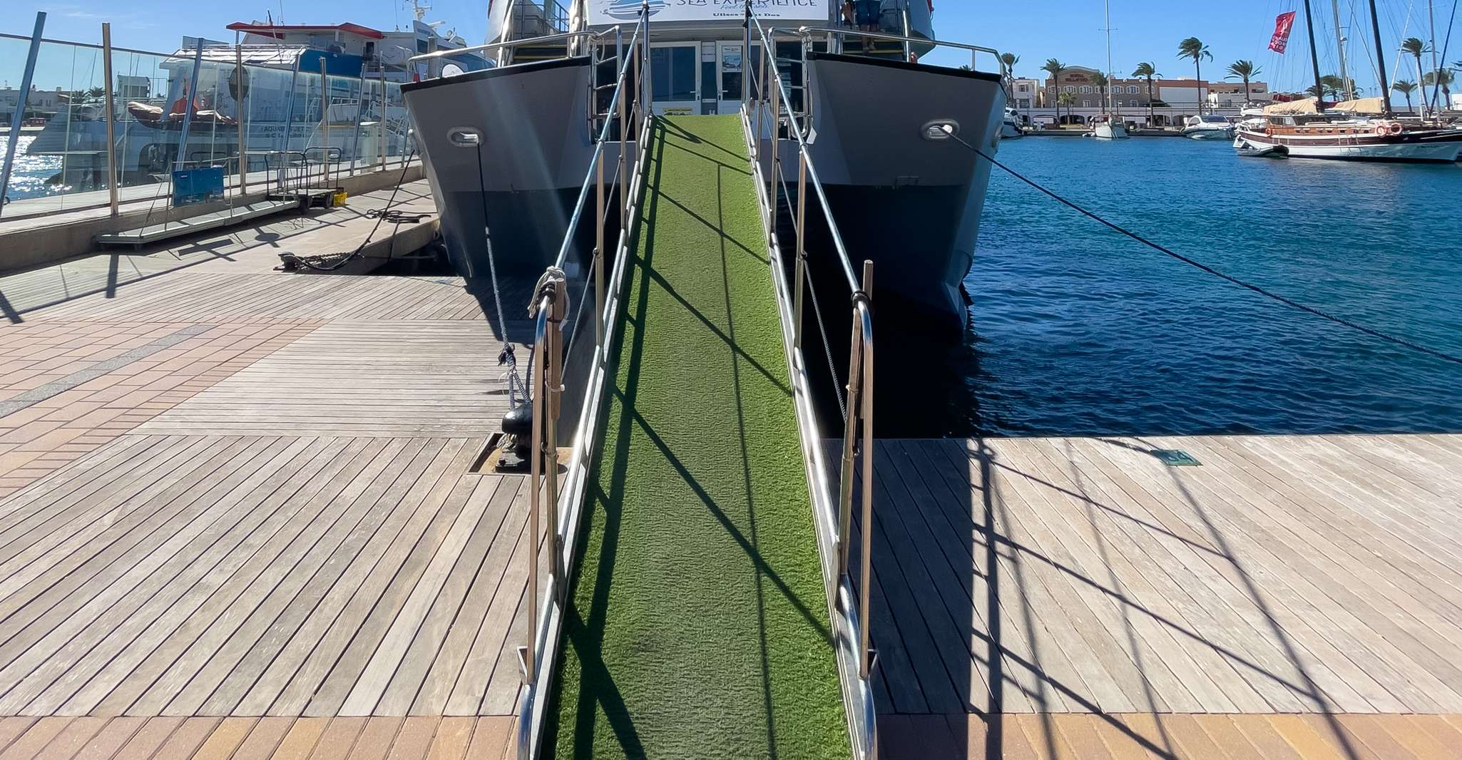 Van Eivissa, catamaran cruise met vrije tijd in Forentera - Housity