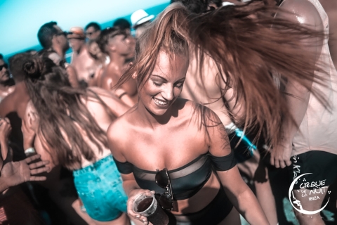 Ibiza: Bootsparty mit unbegrenzten Getränken und DJ