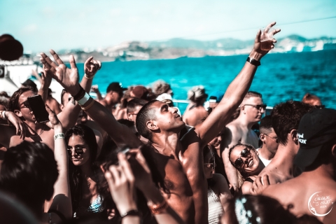 Ibiza: Bootsparty mit unbegrenzten Getränken und DJ