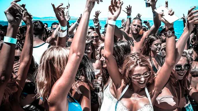 Ibiza: Sunset Boat Party with Unlimited Drinks and DJ