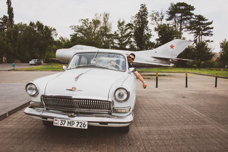 De verborgen juweeltjes van Jerevan ontdekken in een klassieke auto