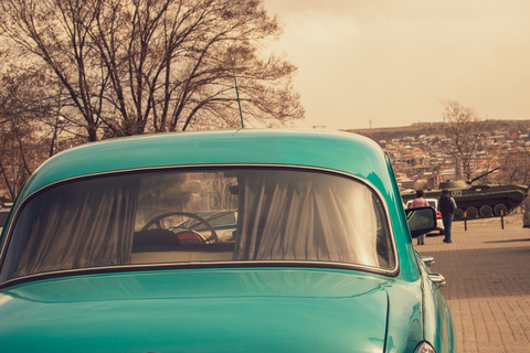 De verborgen juweeltjes van Jerevan ontdekken in een klassieke auto