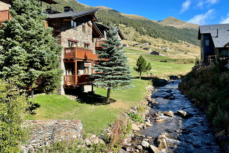 Andorra Day Hike: Vall d’Incles &amp; Pyrenees Lakes