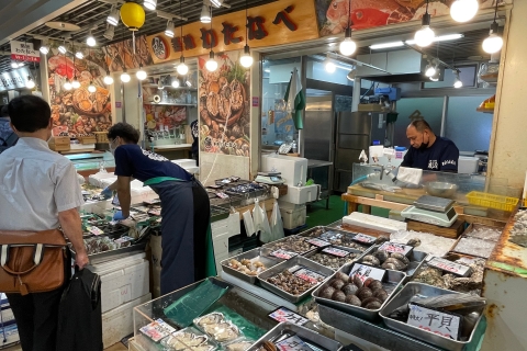 Tsukiji: Outer market walking tour with Sake Tastings