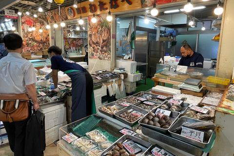 Tsukiji: Outer market walking tour with Sake Tastings