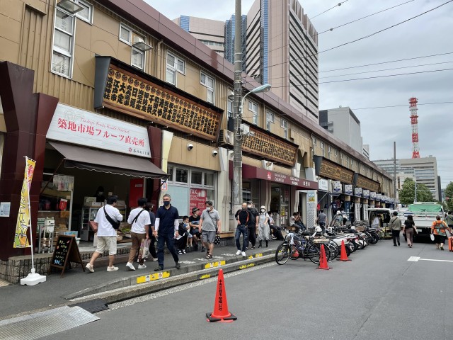 Visit Tsukiji: Outer Market Walking Tour & Sake Tasting Experience in Tokyo