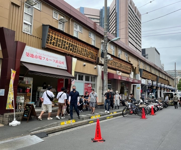 Tsukiji: Outer Market Walking Tour & Sake Tasting Experience
