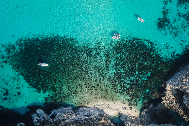 Ze Sliemy: rejs na wyspę Comino i nad Błękitną LagunęZe Sliemy: wyspa Comino i rejs po Błękitnej Lagunie