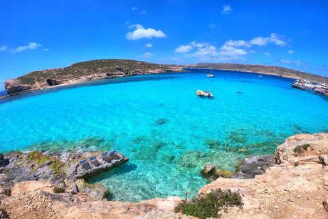 Desde Sliema: crucero por la isla de Comino y el Lago AzulDesde Sliema: Crucero por la Isla de Comino y la Laguna Azul