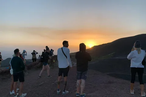 Catania: Tour dell'Etna al tramonto in jeep/van
