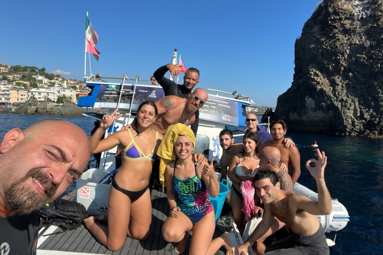 Catania: Excursión en barco por las Islas Cíclopes y la Reserva Natural de Timpa