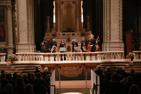 Florença: Concerto noturno de música clássicaNa Chiesa Di Santo Stefano - Standard