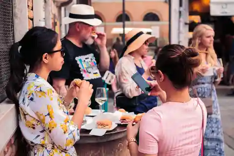 Venice: Street Food Tour with Wine Tasting & Market Visit