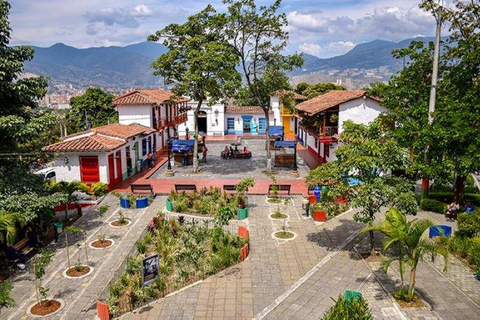 Medellín: City Sightseeing Tour, Comuna 13 and Major Sights. Shared sightseeing tour