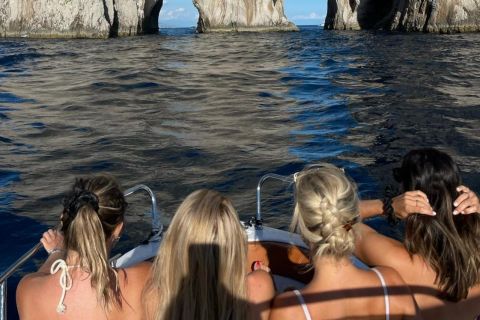 Da Positano: gita giornaliera privata a Capri in barca con skipper