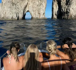 Von Positano: Privater Tagesausflug nach Capri mit Boot und Skipper