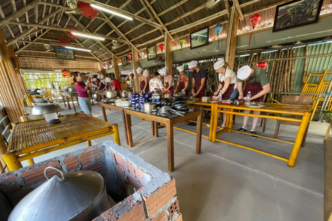 Ab Hoi An: Markttour, Korbbootsfahrt und Kochkurs