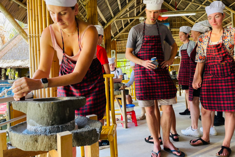 De Hoi An: excursão ao mercado, passeio de barco de cesta e aula de culinária