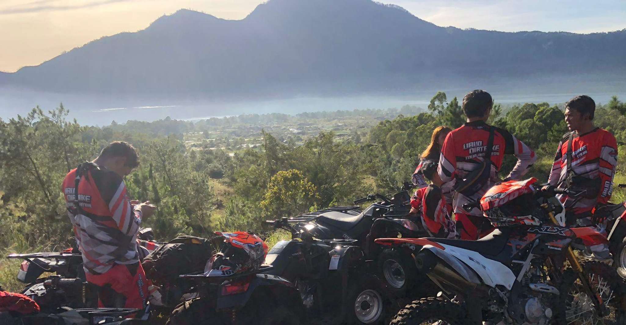 Bali, VTT Batur Sunrise, Lava, forêt de pins et source thermale - Hizvo