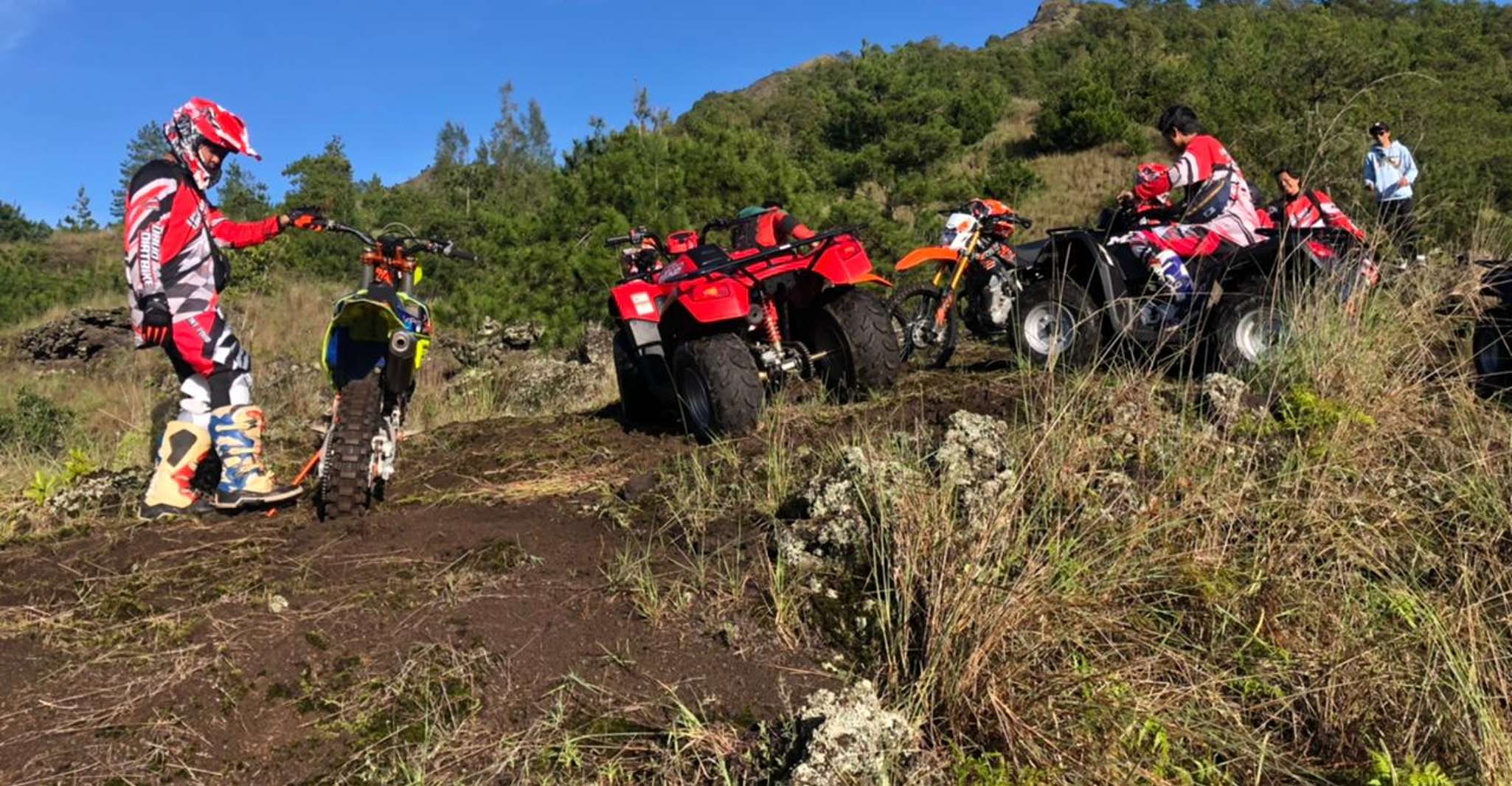 Bali, VTT Batur Sunrise, Lava, forêt de pins et source thermale - Hizvo