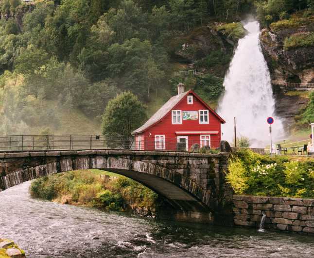 Bergen: Jakten på fossefallene i Hardangerfjorden - utflukt til lands