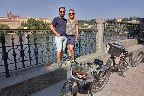 Praga: 3 horas de comunismo y segunda vuelta de la Segunda Guerra Mundial en bicicleta