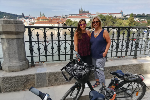 Praag: 3 uur durende e-bike tour door het communisme en de tweede wereldoorlog