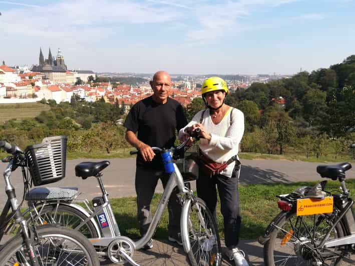 Praga Recorrido de 3 horas en bicicleta eléctrica por el Comunismo y