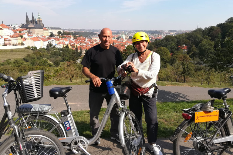 Praga: 3 horas de comunismo y segunda vuelta de la Segunda Guerra Mundial en bicicleta