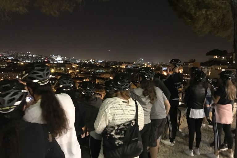 Lisboa de Noche con Bicicletas eléctricas