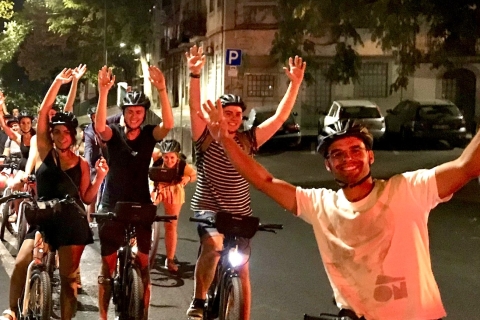 Lisbonne de nuit avec des vélos électriques