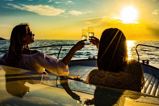 La Spezia: Sunset Boat Tour with Aperitivo and Snacks