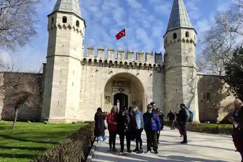 Istanbul: Full-Day Old City Tour with Lunch and Transfers